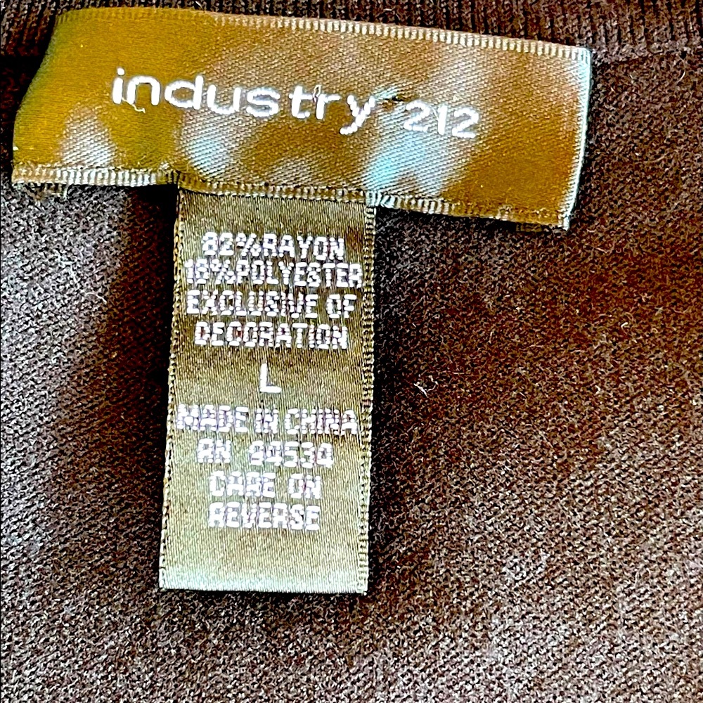 INDUSTRY 212 DRESSY TOP - Picture 2 of 2